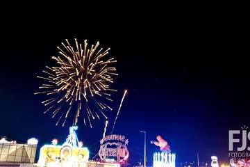 Vistoso espectáculo pirotécnico en el cielo de Telde (Foto Francisco Javier Santana, Jesús Ruiz Mesa y TA)